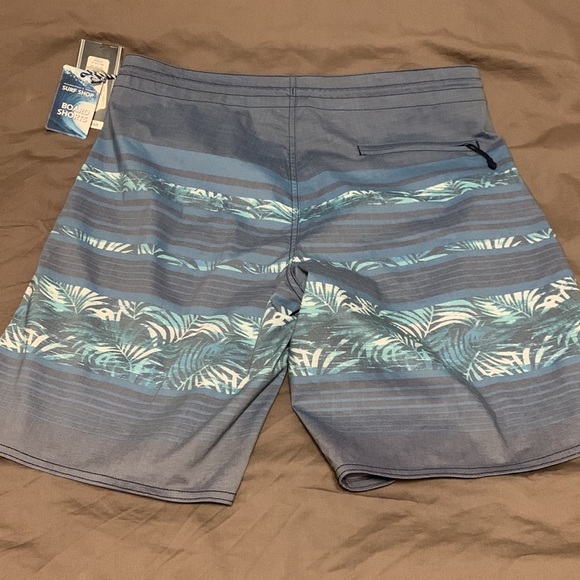 ROUND TREE & YORKE MENS BOARD SHORTS SIZE 34 NWT SWIMWEAR - Picture 3 of 9